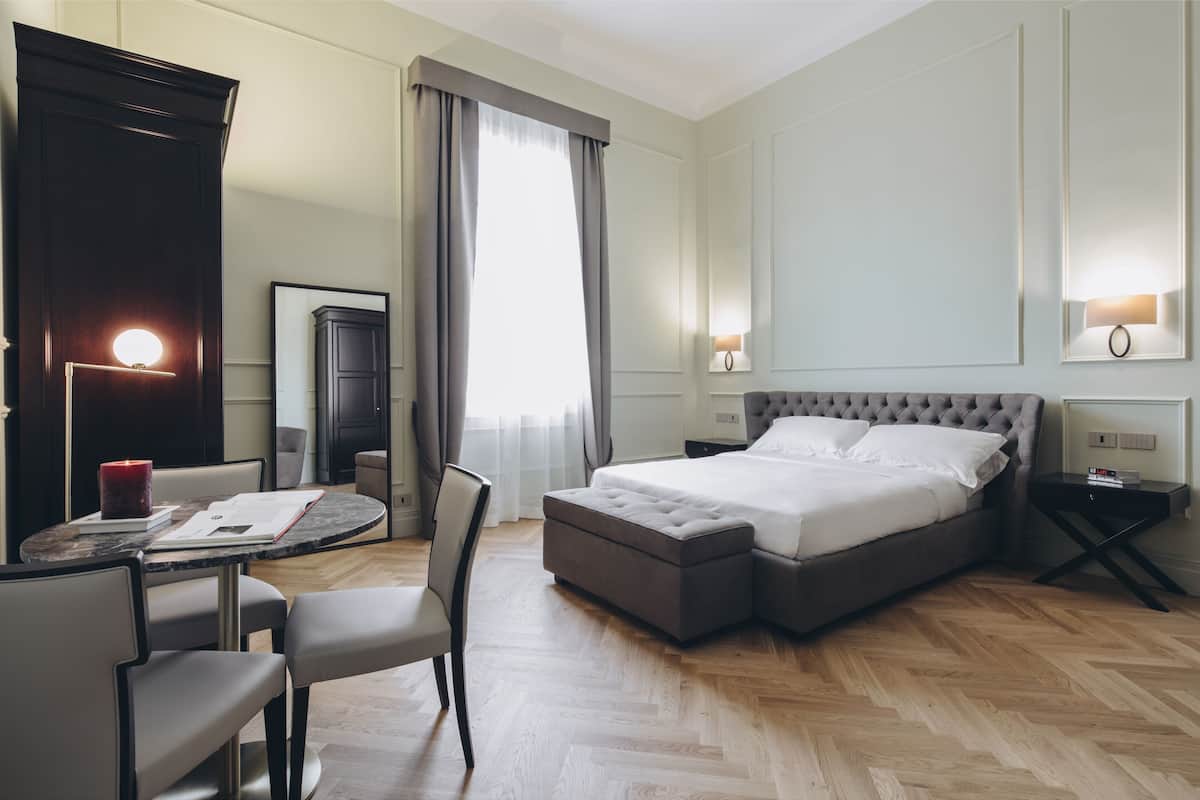 Suite, Kitchenette (Contemporary) | 1 bedroom, hypo-allergenic bedding, down duvets, pillow-top beds