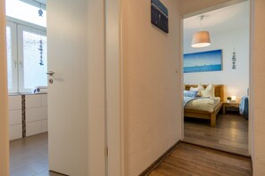 Apartment (Meer) | Bathroom | Shower, rainfall showerhead, hair dryer, heated floors
