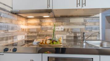 Studio (Strand) | Private kitchenette
