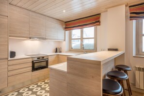 Unclassified image, 2 of 14, button