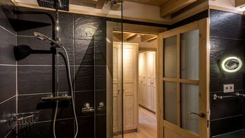 Bathtub, hair dryer, bidet, towels