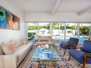 Smart TV - House of Stardust - Midcentury Desert Gem (Palm Springs)