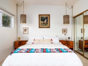 4 bedrooms, desk, iron/ironing board, free WiFi - House of Stardust - Midcentury Desert Gem (Palm Springs)