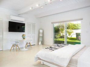 4 bedrooms, desk, iron/ironing board, free WiFi