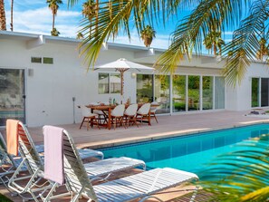 A heated pool - House of Stardust - Midcentury Desert Gem (Palm Springs)
