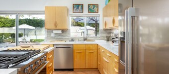 House of Stardust - Authentic Mid Mod! Private Pool Yard!