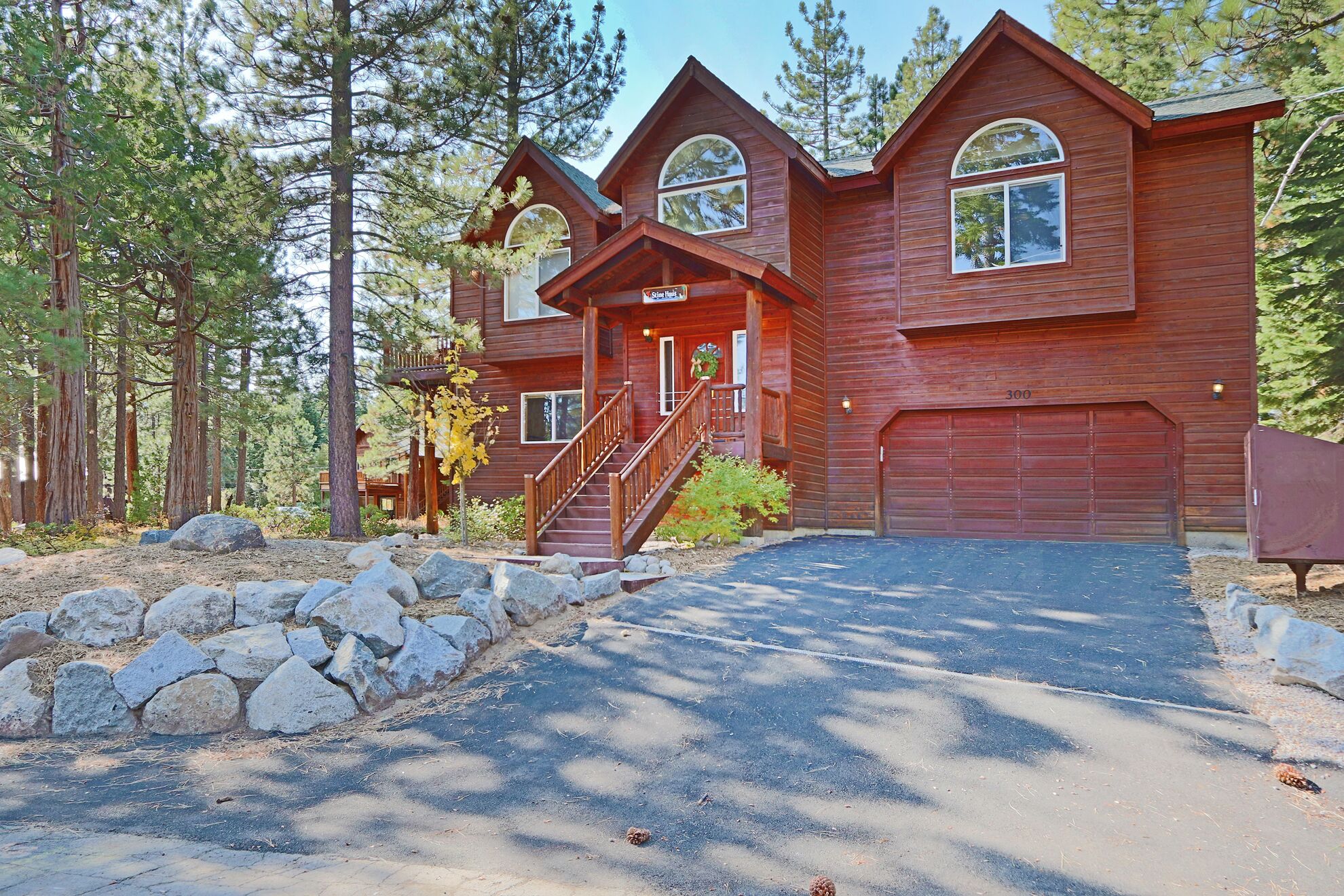 Stine Haus - 3 Bedroom, 2.5 Bath - HOT TUB & Beach Access!