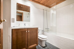 浴缸、風筒、提供毛巾