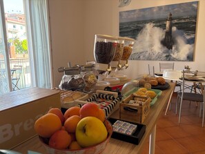 Free daily local cuisine breakfast - B&B Il Faro (Salerno)