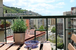 Chambre Triple Standard, balcon | Vue de la chambre