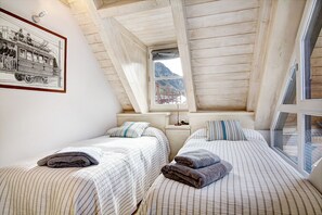 5 bedrooms, iron/ironing board, free WiFi, bed sheets