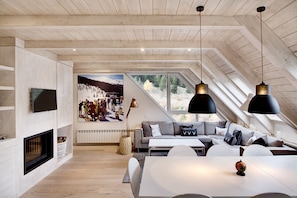 Interior - Passarell its a Beautiful typical mountain triplex for 12p at the foot of slopes in Baqueira 1500 (Baqueira)