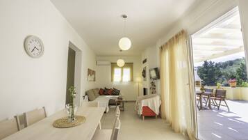 Deluxe Apartment (Mirto) | Living area