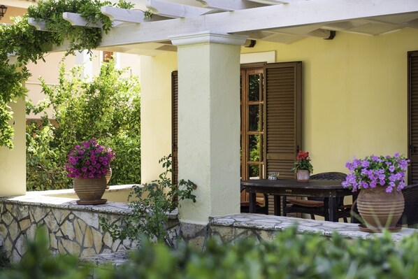 Apartment (1) | Courtyard view - Miltiadis Apartments (Corfu)