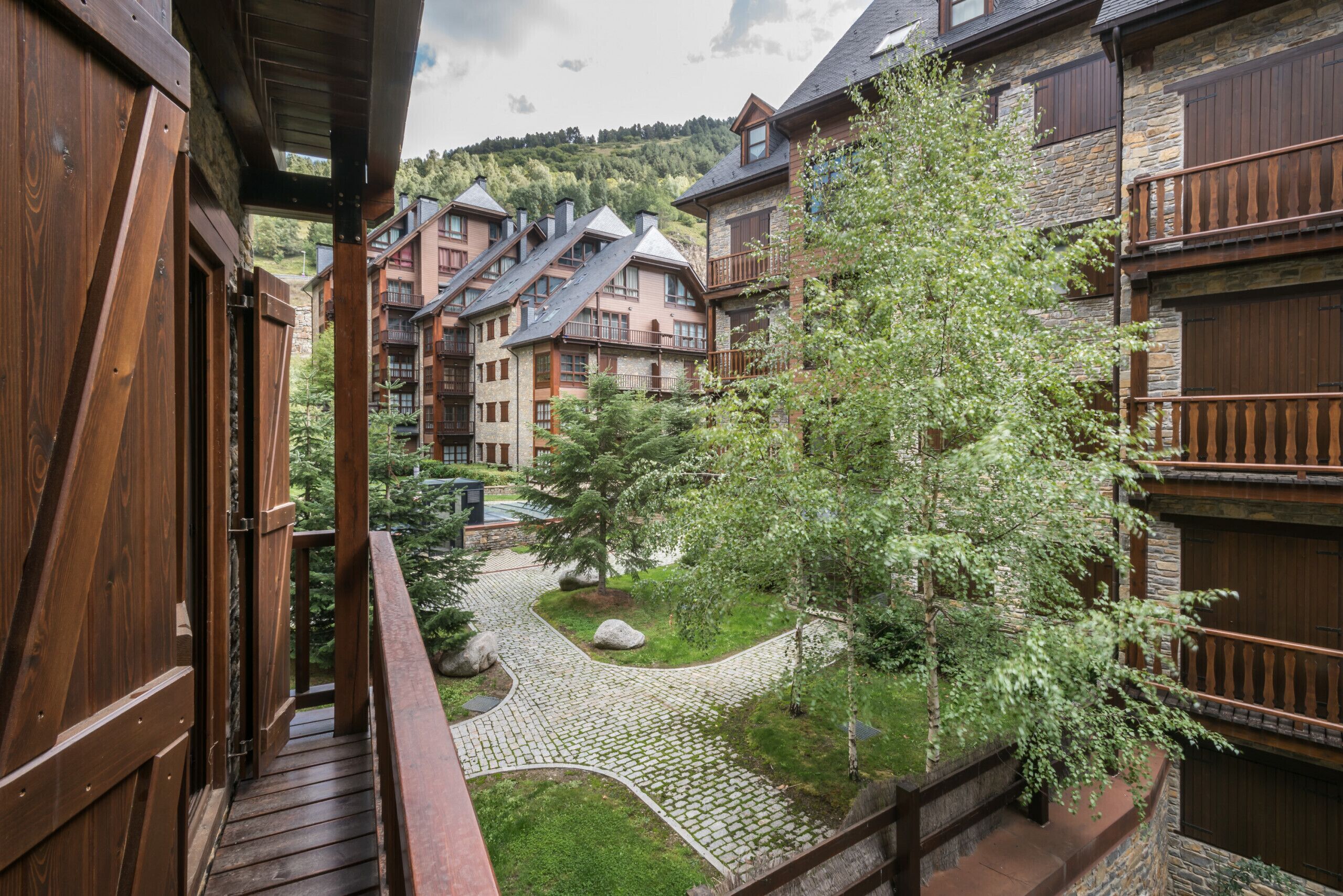 المنطقة المحيطة بالمنشأة