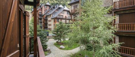 المنطقة المحيطة بالمنشأة