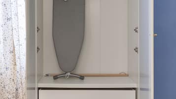 Habitación empresarial, 1 cama individual grande, para no fumadores, baño privado | 1 habitación, sábanas italianas Frette y ropa de cama de alta calidad
