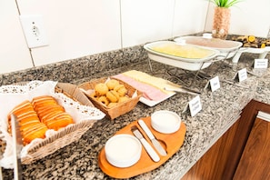 Free daily buffet breakfast  - Pousada Recanto do Mucugê (Porto Seguro)