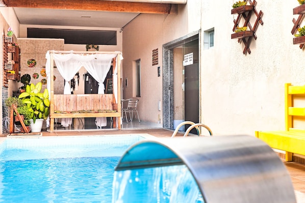 Kolam renang outdoor