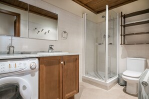 Bathtub, hair dryer, towels