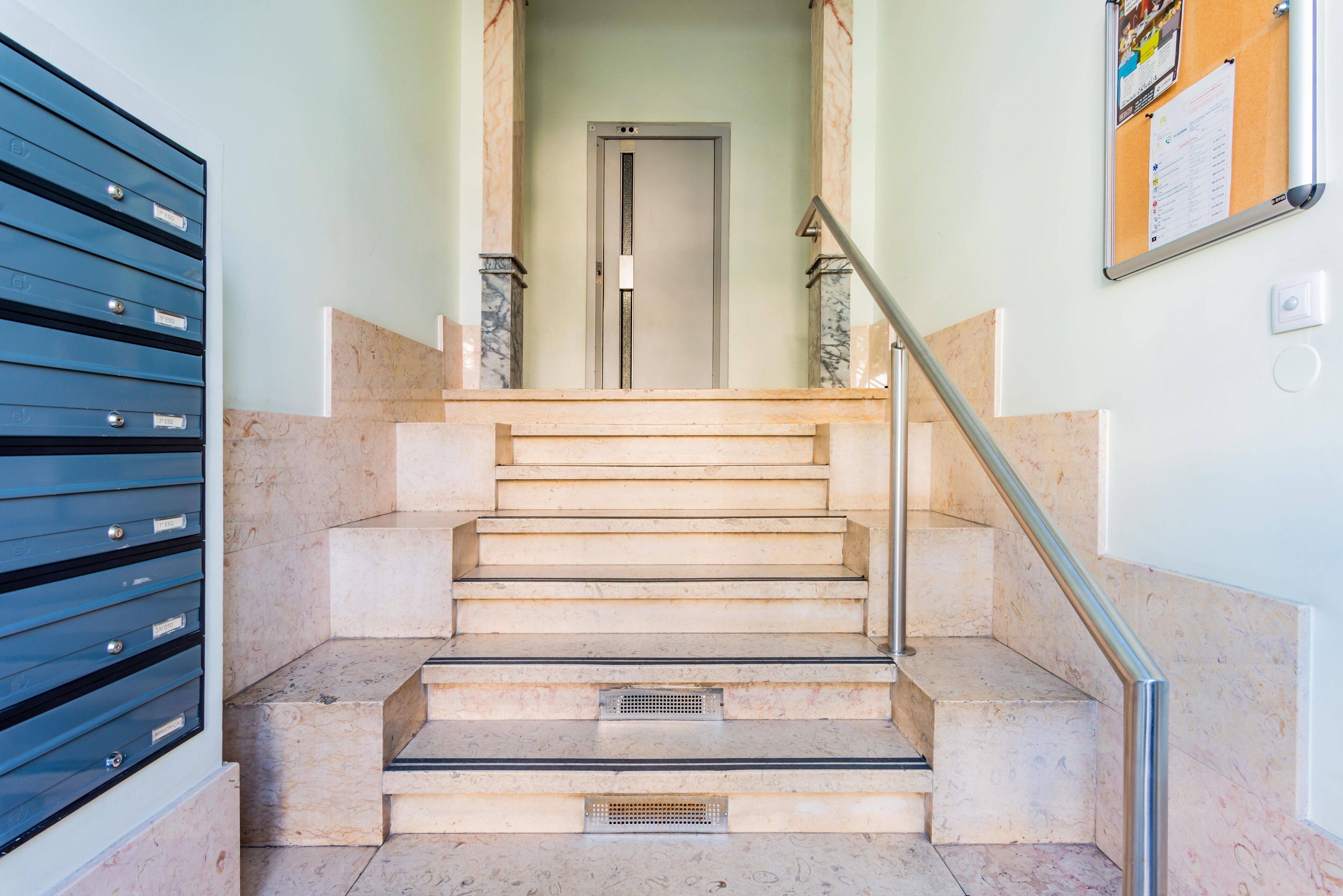 บริเวณประตูทางเข้า