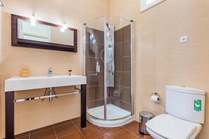 Huoneisto, 3 makuuhuonetta | Kylpyhuone | Hiustenkuivaaja, bidee, pyyhkeet, saippua