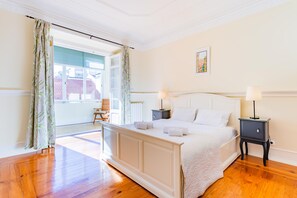 Apartment, 3 Schlafzimmer | 3 Schlafzimmer, schallisolierte Zimmer, Reisekinderbett, Bettwäsche