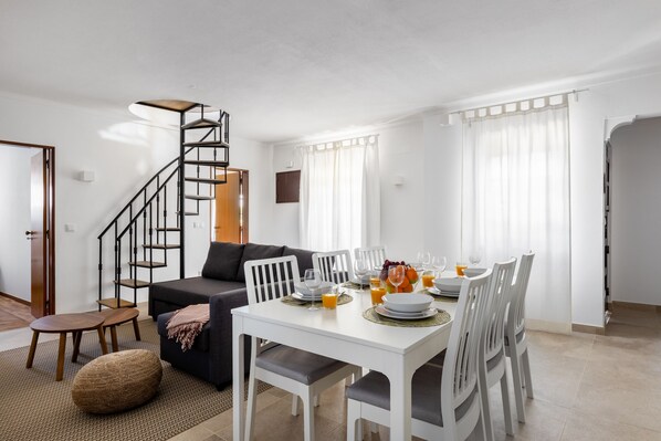 Villa, 3 chambres, vue vallée | Restauration dans la chambre