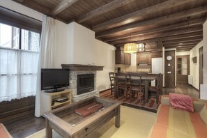 TV, fireplace, DVD player