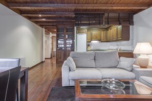 TV, lareira, DVD player