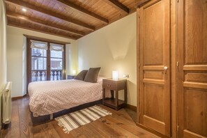 2 quartos, ferros/tábuas de passar roupa, Wi-Fi de cortesia