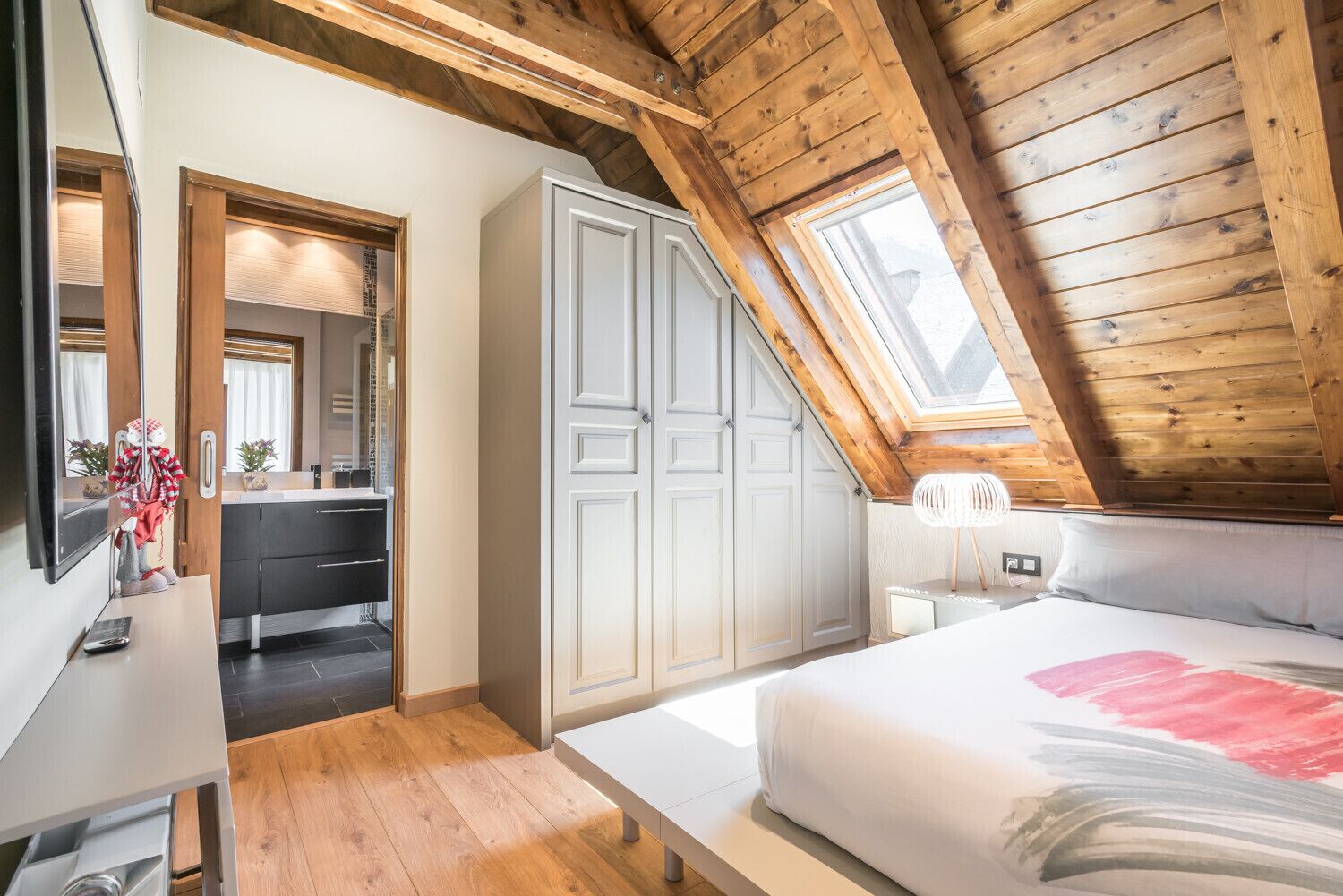 4 chambres, fer et planche à repasser, Wi-Fi gratuit, draps fournis