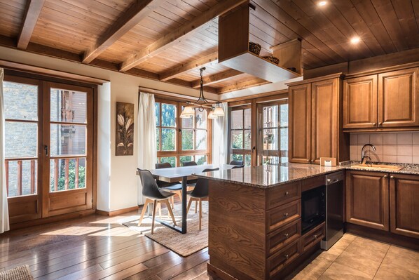 Fridge, microwave, oven, dishwasher