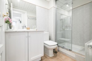 Bathtub, hair dryer, towels