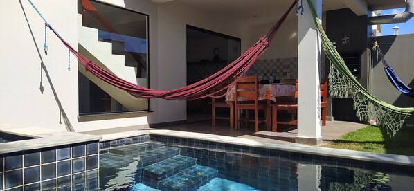 コンフォート ハウス | リビング エリア | 薄型テレビ