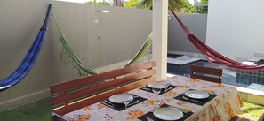 รับประทานอาหารกลางแจ้ง