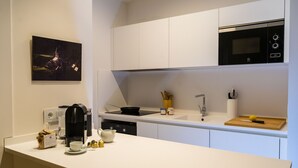 Kaffetrakter/tekoker, kjøleskap, mikrobølgeovn og ovn