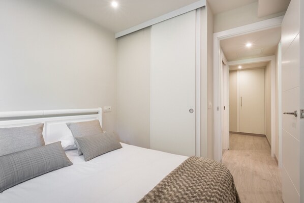 2 slaapkamers, een strijkplank/strijkijzer, gratis wifi, beddengoed