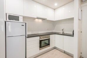 雪櫃、微波爐、焗爐、洗碗機