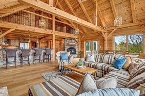 智能電視、壁爐、乒乓球設施