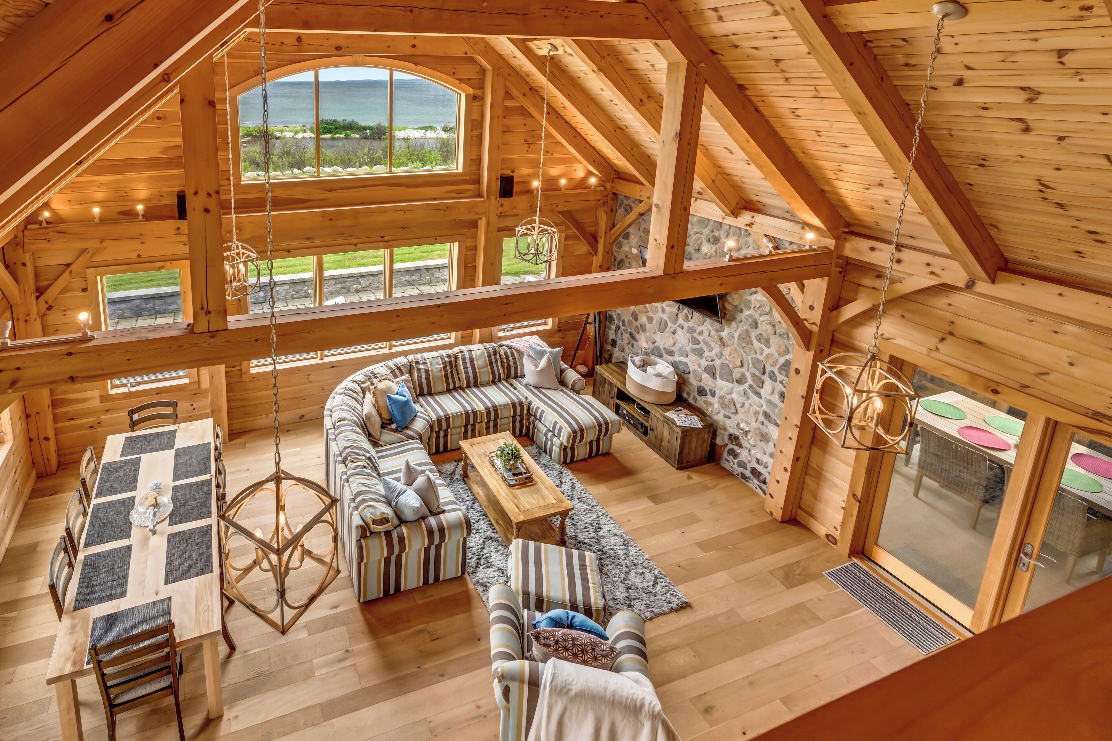 Smart-tv, pejs, bordtennisbord