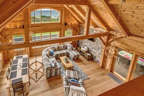 智能電視、壁爐、乒乓球設施