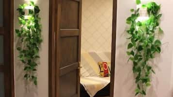Decoración personalizada, muebles diferentes y wifi gratis