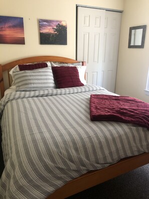 2 bedrooms, iron/ironing board, WiFi, bed sheets