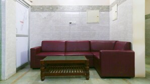Reception - Spot ON 43721 Classic Residency (Uttukkottai)