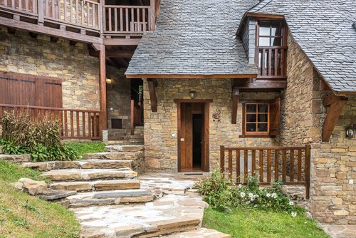 Casa Guineu Cozy 3-story house in the beautiful town of Unha