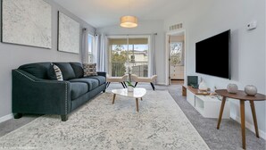 Condo familial, 3 chambres (1911) | Salle de séjour | Téléviseur à écran plat de 60 po avec télévision numérique, téléviseur