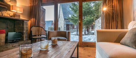 TV, fireplace, DVD player