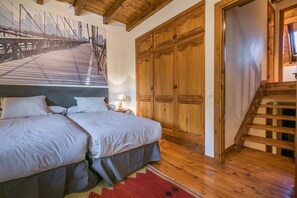 4 makuuhuonetta, silitysrauta/-lauta, ilmainen Wi-Fi, vuodevaatteet