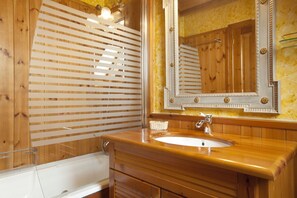 Unclassified image, 5 of 16, button